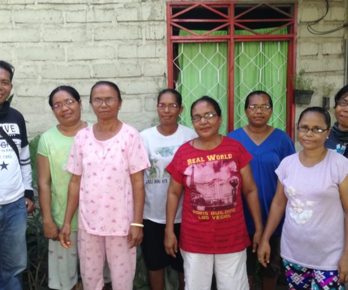 Connect Indonesia distributed reading glasses to weavers in Pamakayo, Solor Island, East Nusa Tenggara